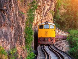 Kereta Api Jadi Andalan Para Perantau