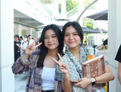 Perjalanan dua bersaudara menimba ilmu di James Cook University Singapore dan menemukan arti kemandirian di Singapore.