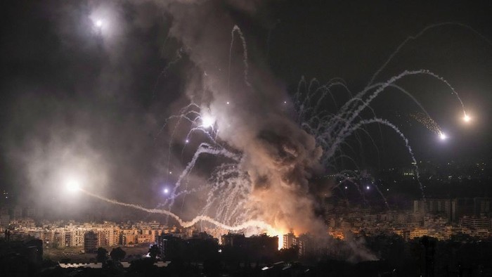 Serangan udara Israel di selatan Lebanon hancurkan infrastruktur vital, Presiden Michel Aoun desak dunia internasional bertindak